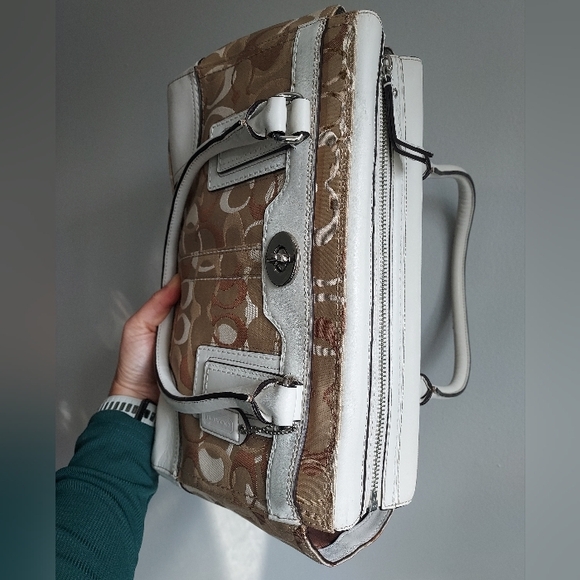 Coach Signature hand Bag - Picture 3 of 9